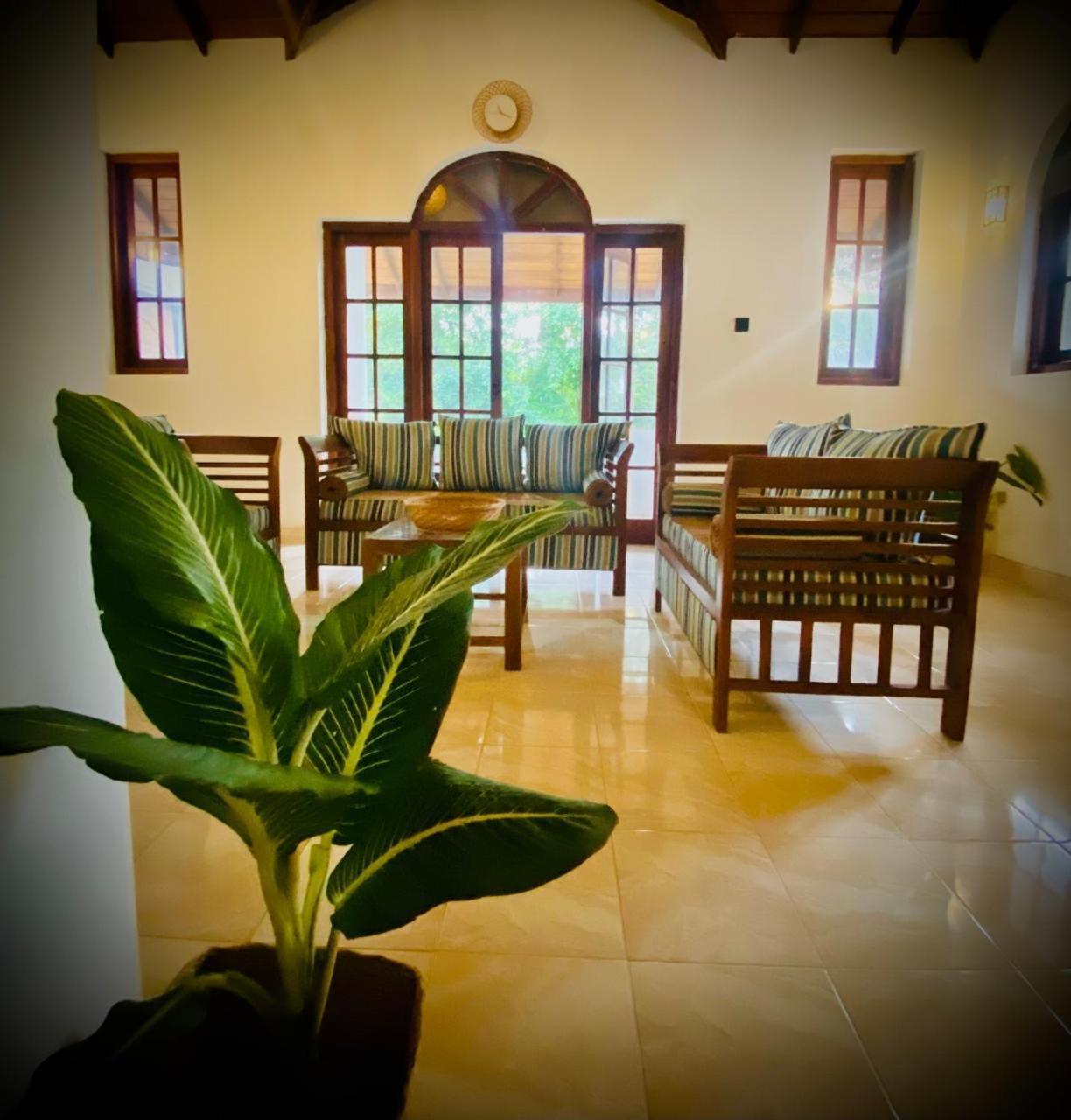Kingcity Resort อนุราธปุระ ภายนอก รูปภาพ